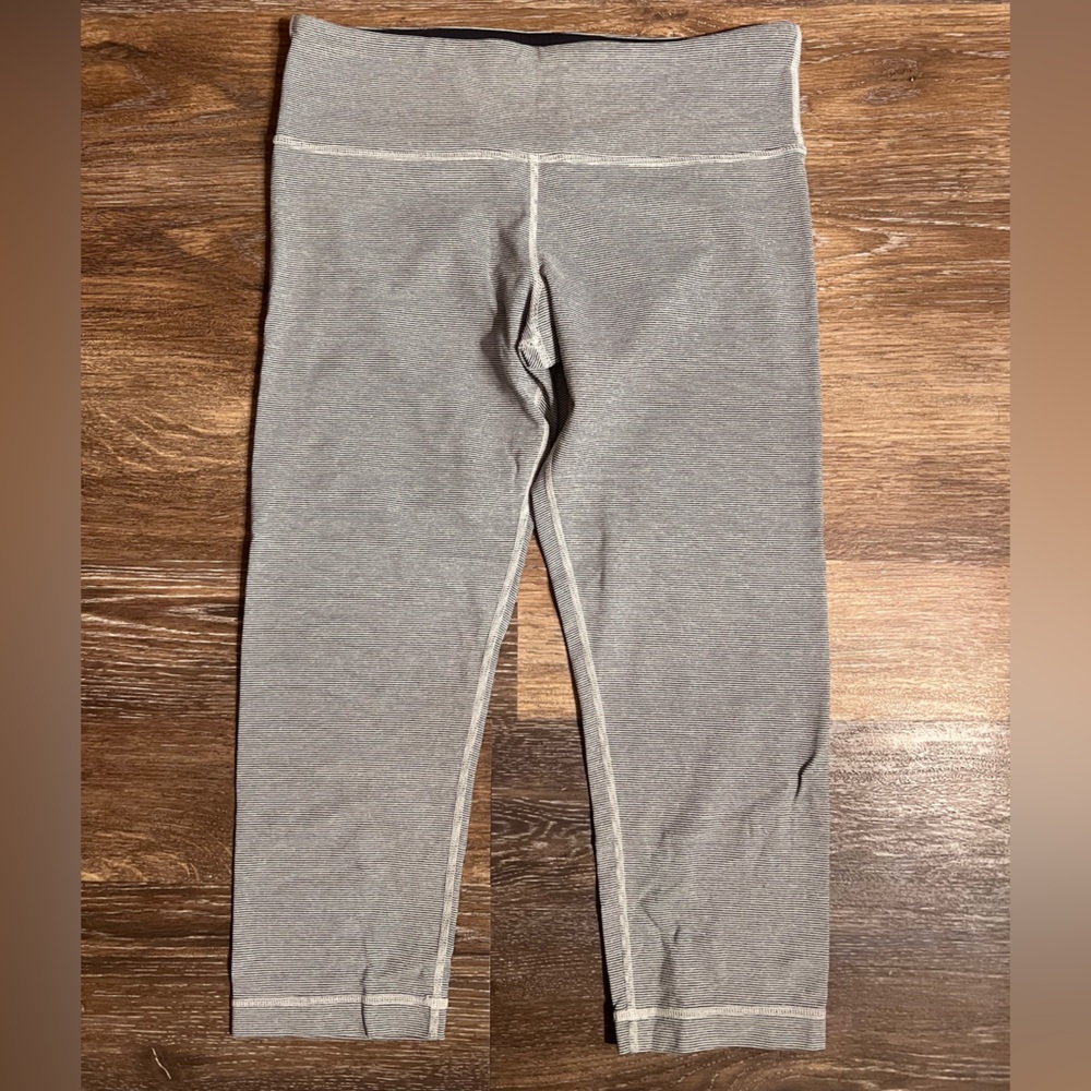 Lululemon Wonder Under Leggings Womens 8 Black Beige Striped Crop Capri Yoga